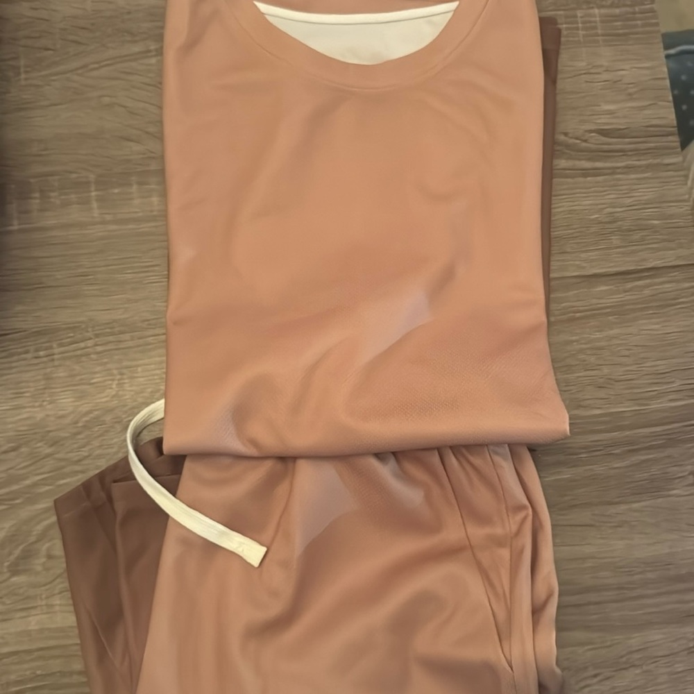T-shirt/shorts combo